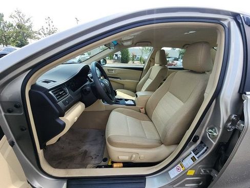 Used 2015 Toyota Camry LE FWD image 27