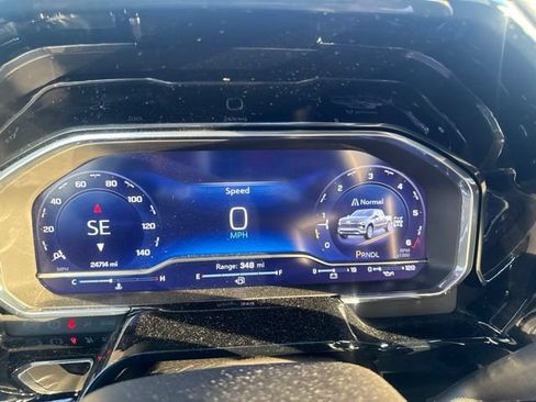 Used 2024 Chevrolet Silverado 1500 LT AWD/4WD image 10