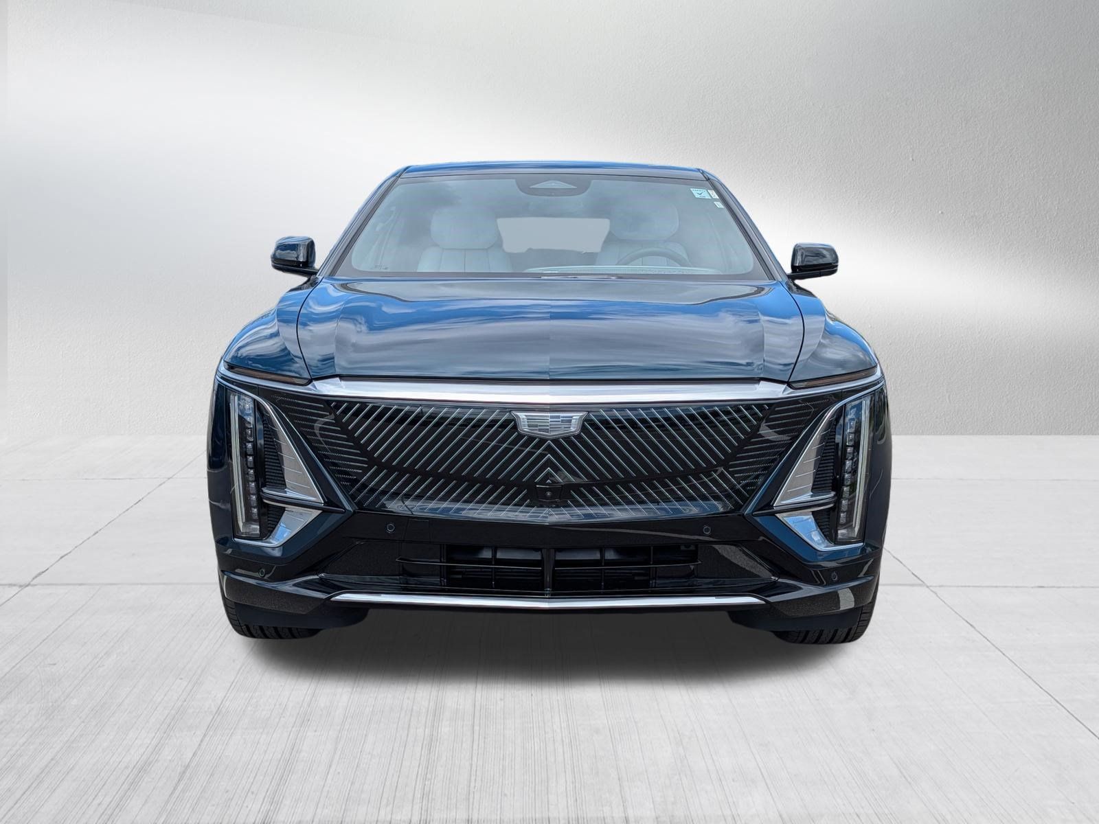 Used 2026 Cadillac Lyriq Luxury w/ LPO, Floor Liner Package AWD/4WD image 2