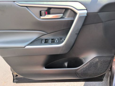 Used 2025 Toyota RAV4 XLE AWD/4WD image 16