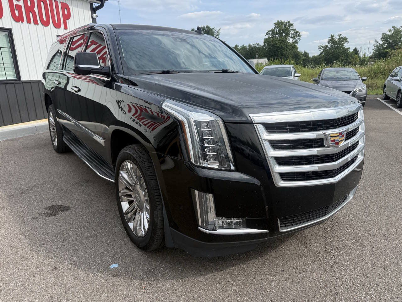 Used 2017 Cadillac Escalade ESV Luxury RWD image 4