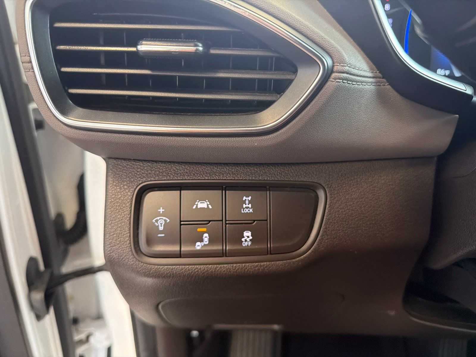 Used 2020 Hyundai Santa Fe SEL AWD/4WD image 17