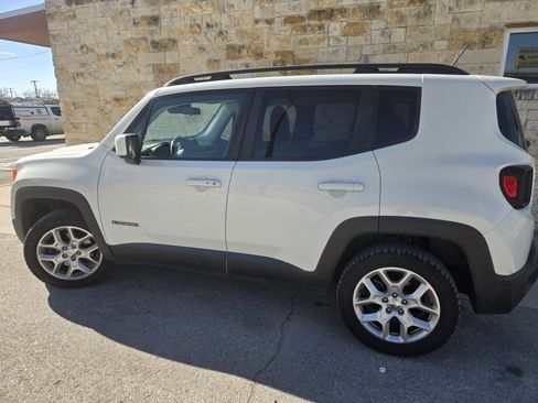 Used 2016 Jeep Renegade Latitude w/ Cold Weather Group image 3