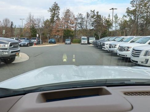 Used 2021 GMC Yukon XL Denali w/ Denali Premium Package image 19