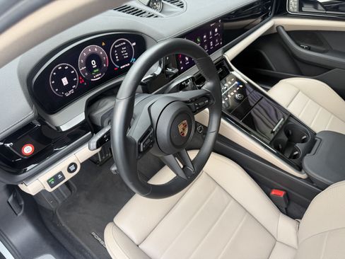 Certified 2025 Porsche Panamera 4 E-Hybrid AWD/4WD image 4