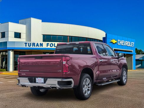 Used 2024 Chevrolet Silverado 1500 LTZ w/ Z71 Off-Road Package AWD/4WD image 6