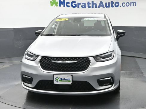 Used 2024 Chrysler Pacifica Touring-L FWD image 6