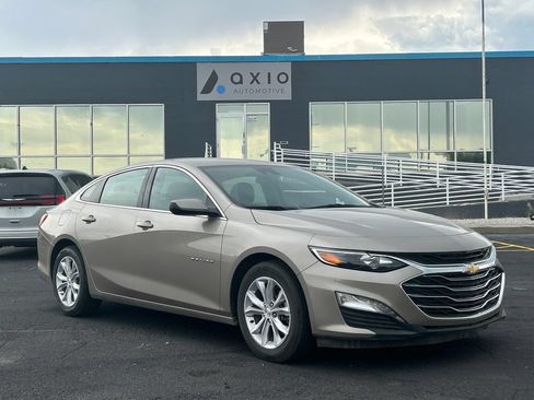 Used 2025 Chevrolet Malibu LT FWD image 1