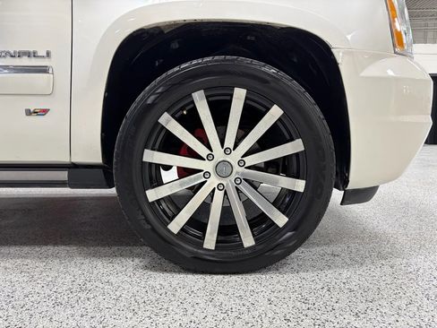 Used 2012 GMC Yukon XL Denali image 15