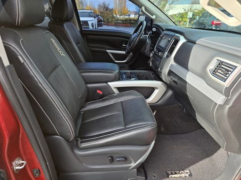 Used 2018 Nissan Titan PRO-4X w/ Pro-4x Convenience Package image 11