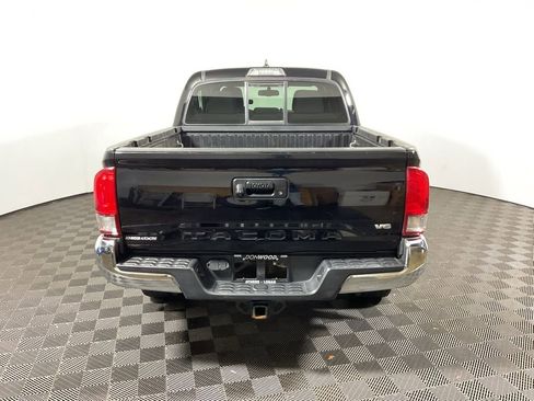 Used 2016 Toyota Tacoma TRD Sport w/ Towing Package image 12