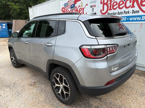 Used 2024 Jeep Compass Latitude AWD/4WD image 8