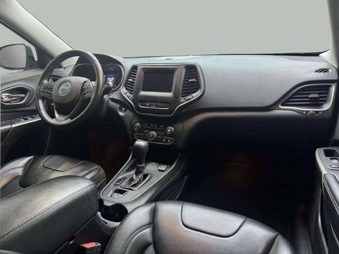 Used 2019 Jeep Cherokee Latitude Plus FWD image 7