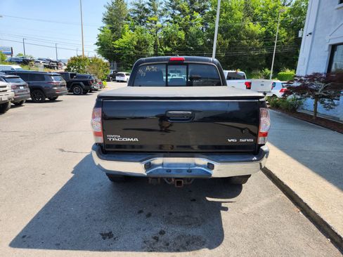 Used 2015 Toyota Tacoma 4x4 Double Cab w/ SR5 Package image 4