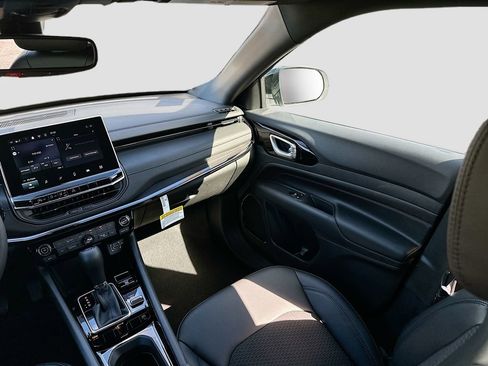 New 2026 Jeep Compass Latitude image 22