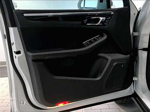 New 2026 Porsche Macan S image 24