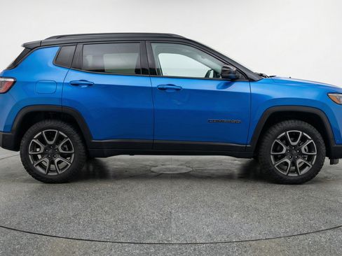 Used 2025 Jeep Compass Trailhawk AWD/4WD image 11