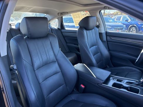 Used 2018 Honda Accord Touring image 15