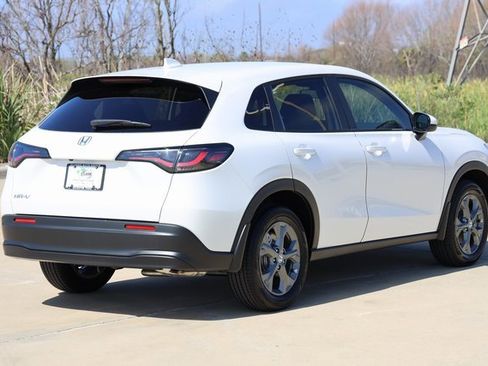 New 2026 Honda HR-V LX image 8