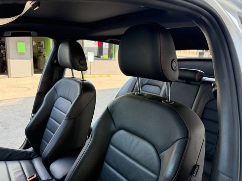 Used 2017 Volkswagen GTI SE image 11