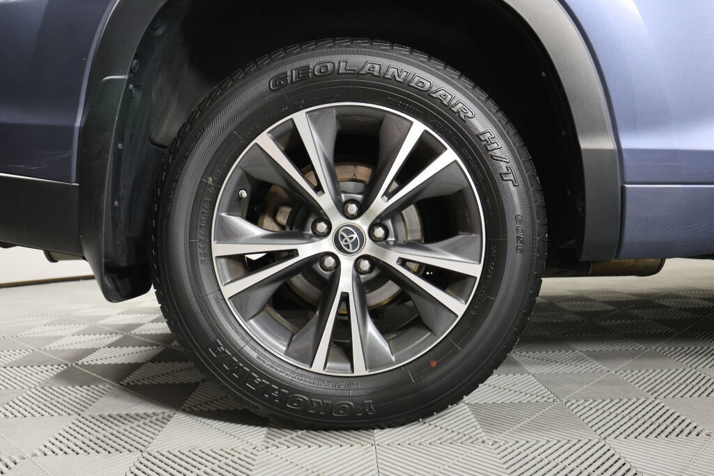 Used 2017 Toyota Highlander LE AWD/4WD image 7