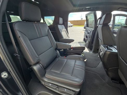 Used 2023 Chevrolet Suburban RST w/ Sport Performance Package AWD/4WD image 33