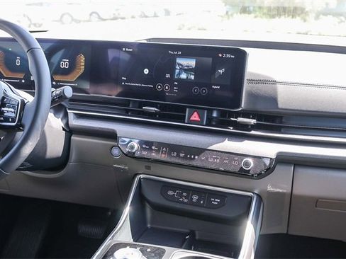 New 2026 Kia Carnival EX image 15