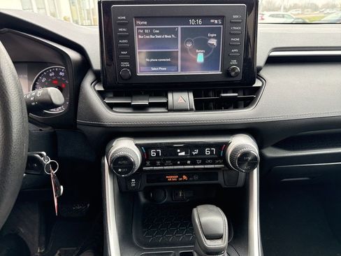 Used 2019 Toyota RAV4 LE w/ Carpet Mat Package image 15