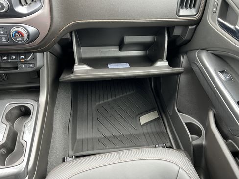 Used 2022 GMC Canyon AT4 image 32