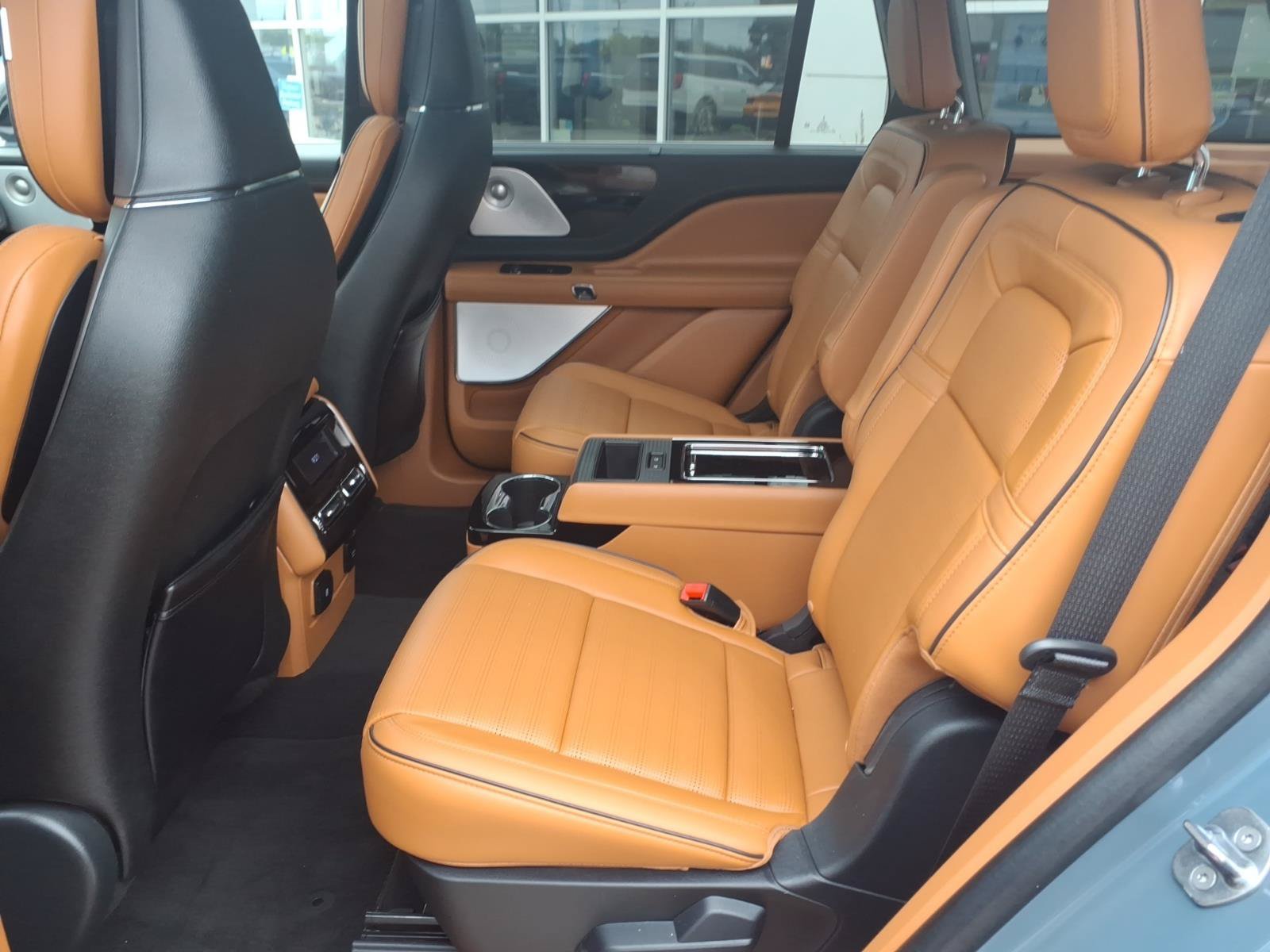 Used 2025 Lincoln Aviator Black Label AWD/4WD image 23