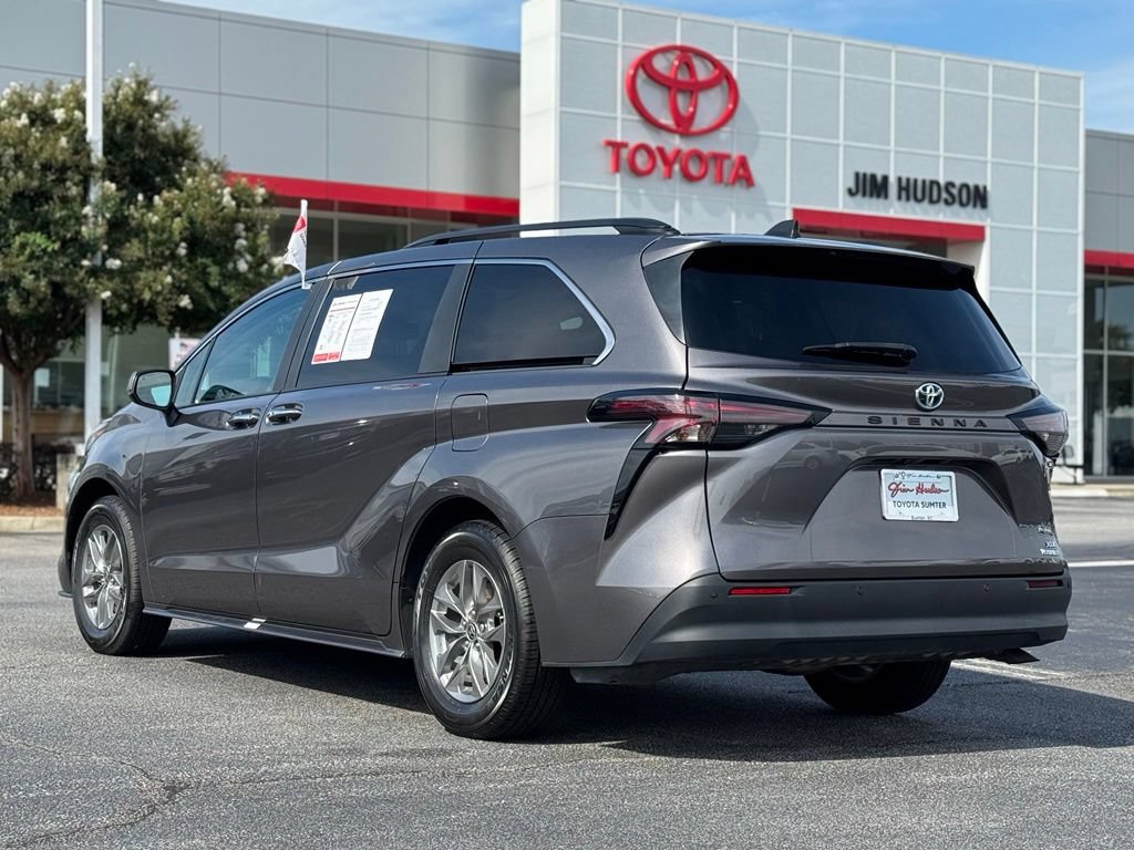 Used 2024 Toyota Sienna XLE FWD image 9