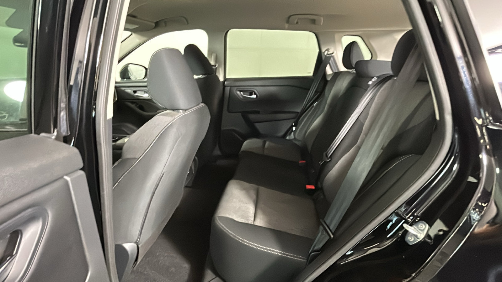 Certified 2026 Nissan Rogue SV AWD/4WD image 34
