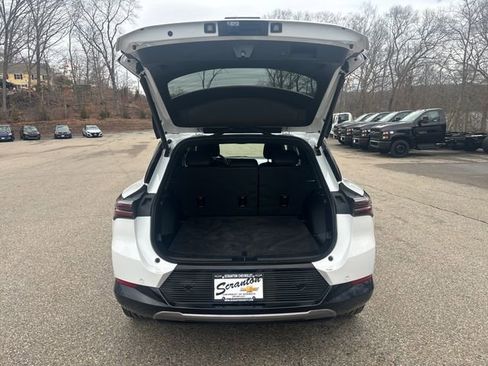 Certified 2025 Chevrolet Equinox EV LT FWD image 12