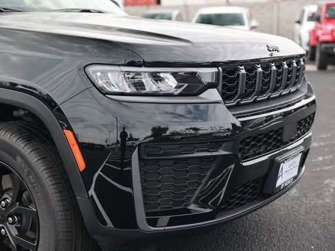 New 2026 Jeep Grand Cherokee Laredo image 7