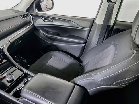 Used 2023 Jeep Grand Cherokee Laredo image 21