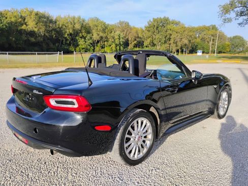 Used 2017 FIAT 124 Spider Classica image 6
