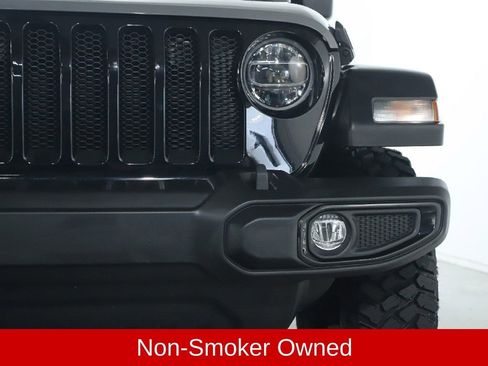 Used 2022 Jeep Wrangler Sport AWD/4WD image 9