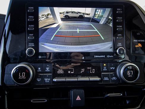 Used 2022 Toyota Highlander LE image 3