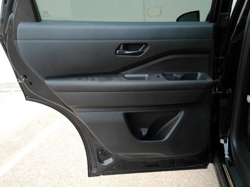 Used 2025 Nissan Pathfinder SV FWD image 16