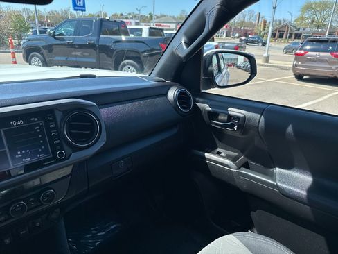 Used 2023 Toyota Tacoma TRD Sport w/ Technology Package AWD/4WD image 28