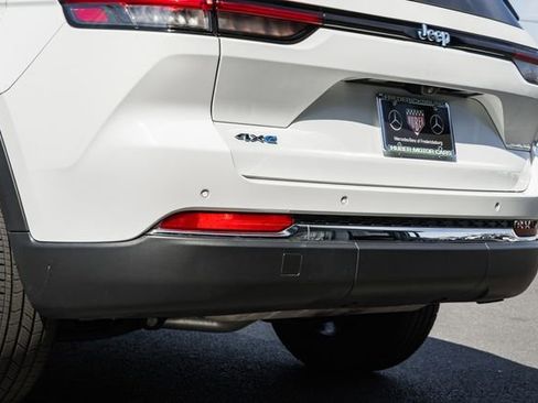 Used 2023 Jeep Grand Cherokee 4WD 4xe w/ Luxury Tech Group II image 9