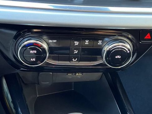 Used 2025 Chevrolet Trax LT FWD image 25