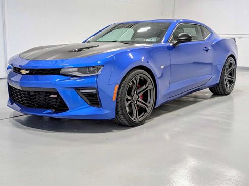 Used 2018 Chevrolet Camaro SS RWD image 1