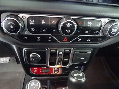 Certified 2024 Jeep Wrangler Unlimited Rubicon AWD/4WD image 12