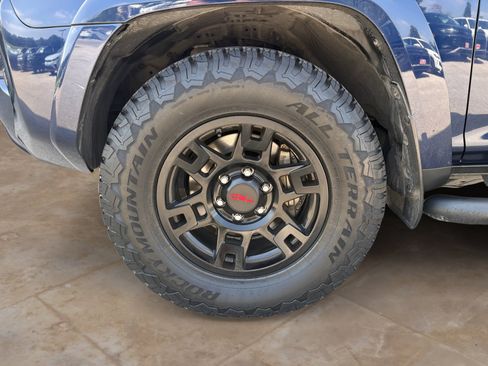 Used 2021 Toyota 4Runner SR5 Premium w/ Moonroof Package AWD/4WD image 25
