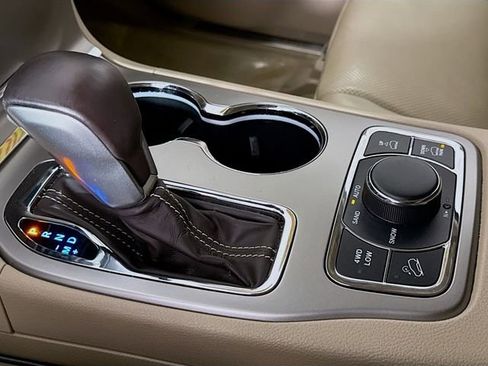 Used 2018 Jeep Grand Cherokee Overland image 19