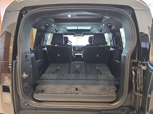 New 2026 Land Rover Defender 130 X-Dynamic SE image 27