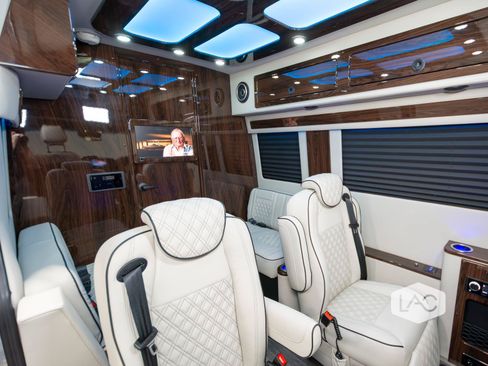 Used 2025 Mercedes-Benz Sprinter 2500 image 4