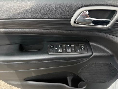 Used 2022 Jeep Grand Cherokee Laredo X image 19