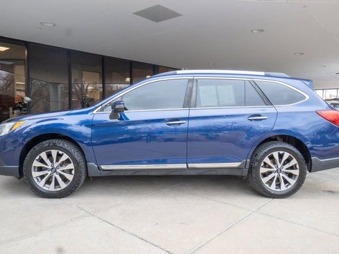 Used 2017 Subaru Outback 3.6R Touring image 4